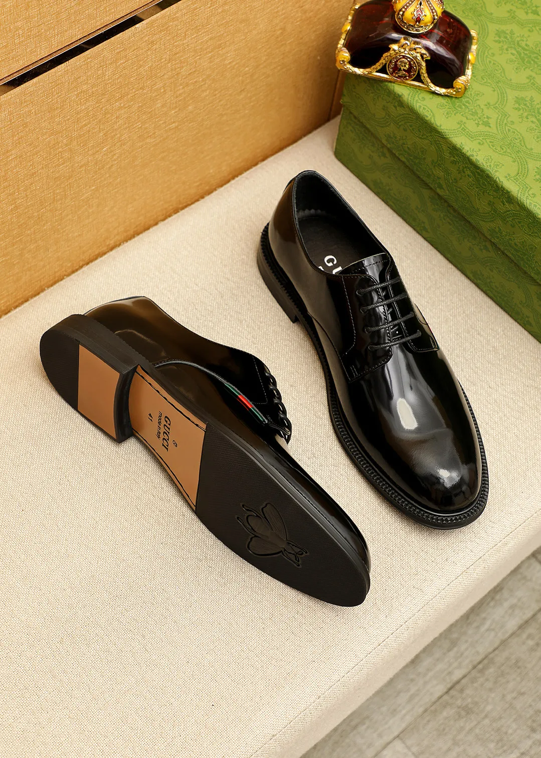 Men's shoes 💰520 💐 Product trademark: GUCCI "Gucci" business leather shoes Regular size: 38-44 (45.46🉑️customized) Product materials: Selected imported first-layer open-edge beaded cowhide leather upper, imported water-dyed cowhide leather lining. Strong three-dimensional visual effect, original outsole Color: 4⃣️colors available
